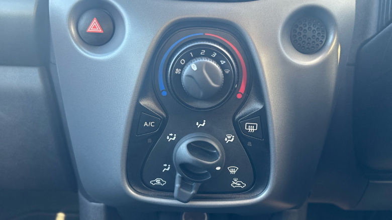 Toyota Aygo 1.0 VVT-i X-Play 5dr x-shift Petrol Hatchback